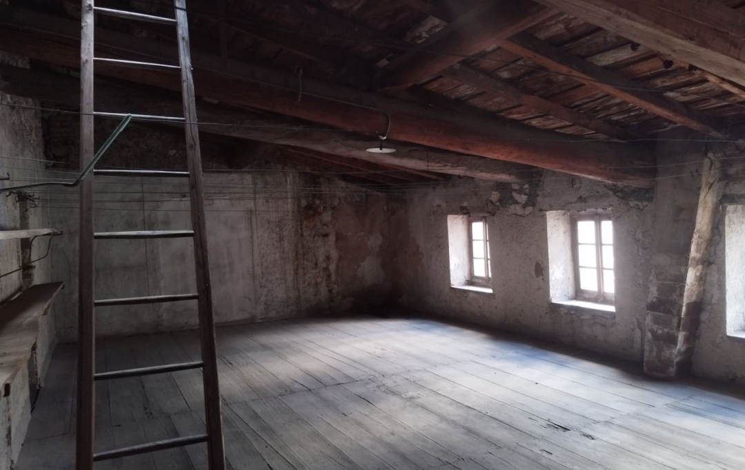 3P IMMOBILIER : House | MACLAS (42520) | 300 m2 | 250 000 &euro; 