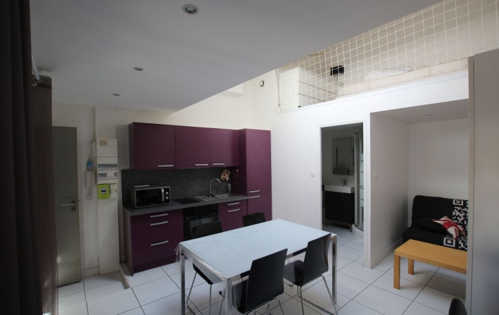 Studio   SAINT-ETIENNE  22 m2 422 € 